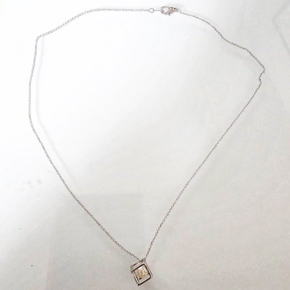 Floating Peal Necklace - Picture 3 of 3